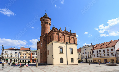 Tarnów, widok na renesansowy ratusz oraz kamienice rynku staromiejskiego od strony zachodniej © stepmar