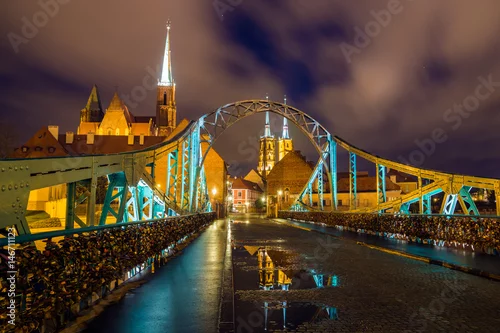 Naklejka na ścianę Wrocław, Polska - Panorama historycznej i historycznej części starego miasta „Ostrów Tumski”.