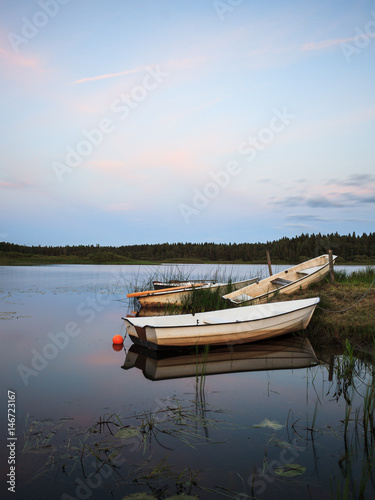 Boote an schwedischem See