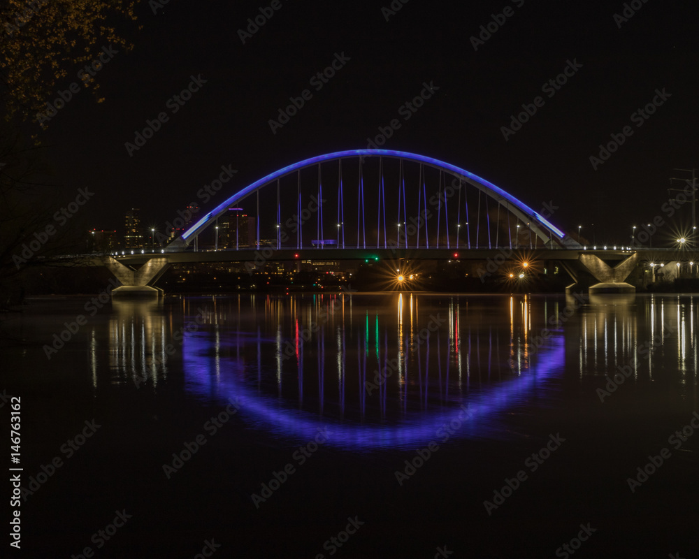 Fototapeta premium Lowry Bridge tribute to Prince