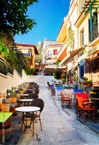 Obraz na płótnie Przytulna ulica dzielnicy Placa w Atenach