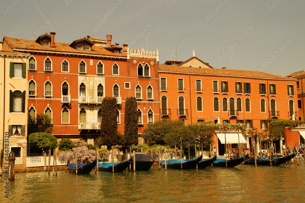 Eindrücke von den Wasserstraßen in Venedig / Italien