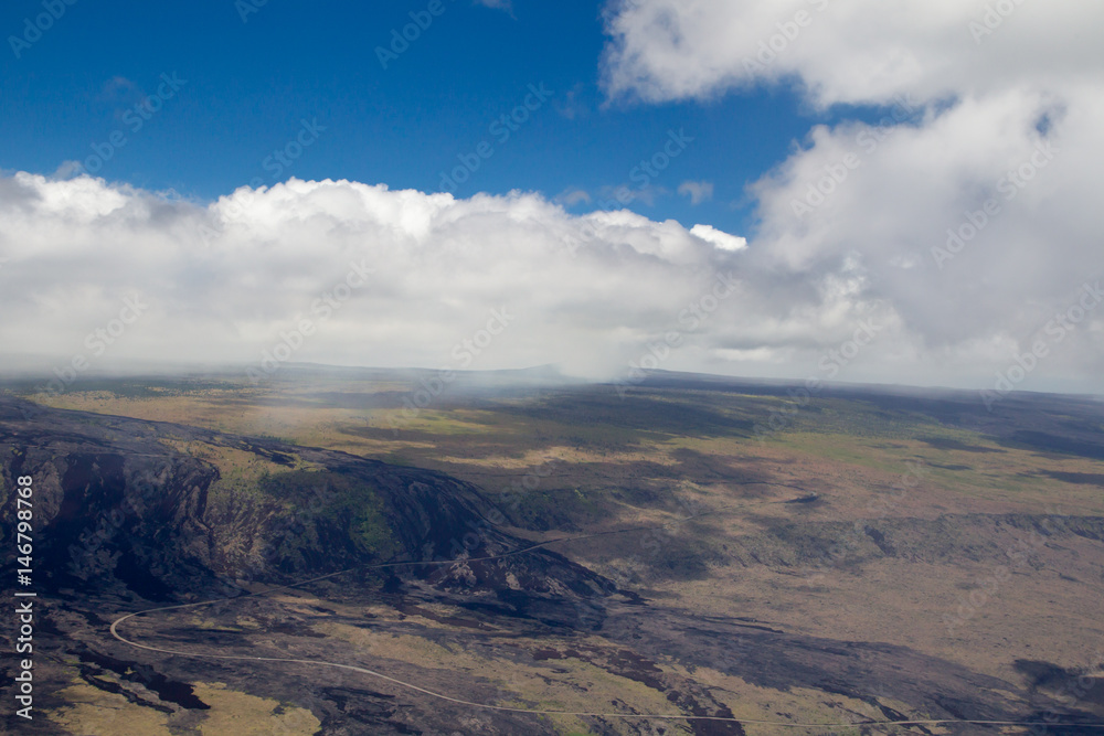 Vulkanische Dämpfe steigen aus dem Krater des aktiven Vulkans Kilauea auf Big Island, Hawaii, USA.