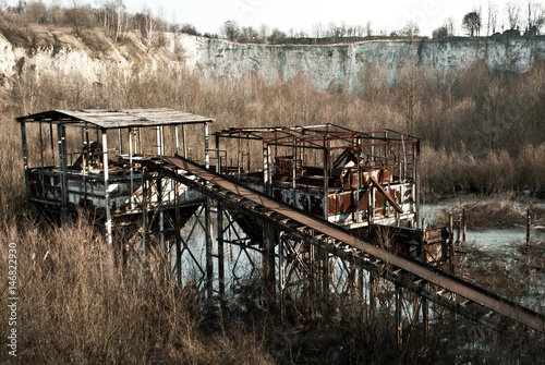Obraz na płótnie Old abandoned quarry, rusty ramp w salonie