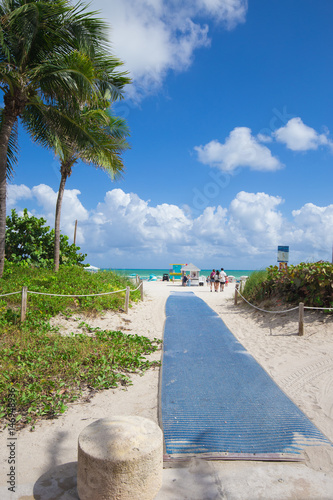 Obraz na plátně Walkway to famous South Beach, Miami Beach, Florida