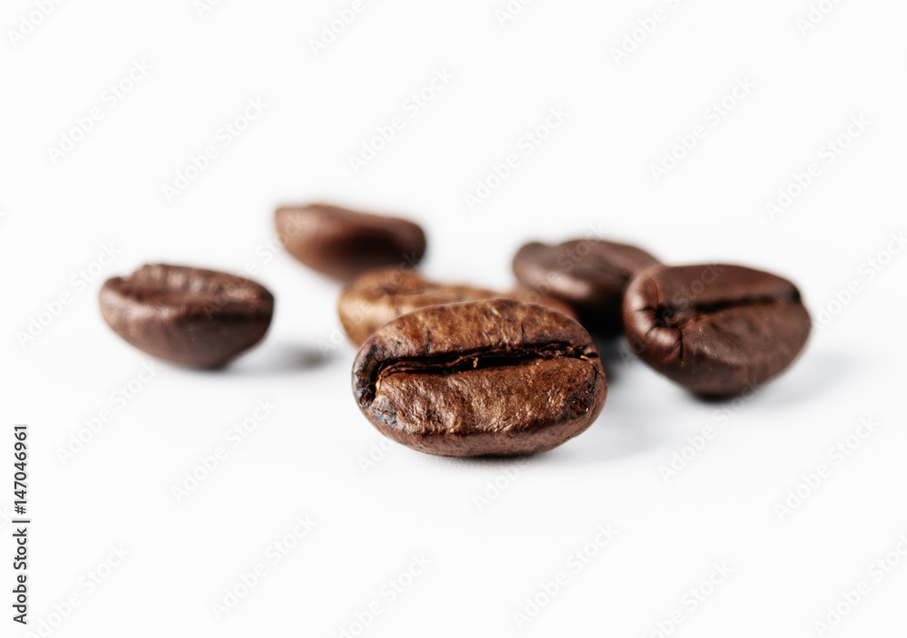 Obraz premium close up on coffee beans white background