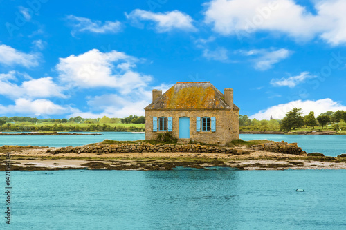 Maison isolée sur l'îlot de Nichtarguér, Saint Cado, belz, Morbihan, Bretagne, France photo