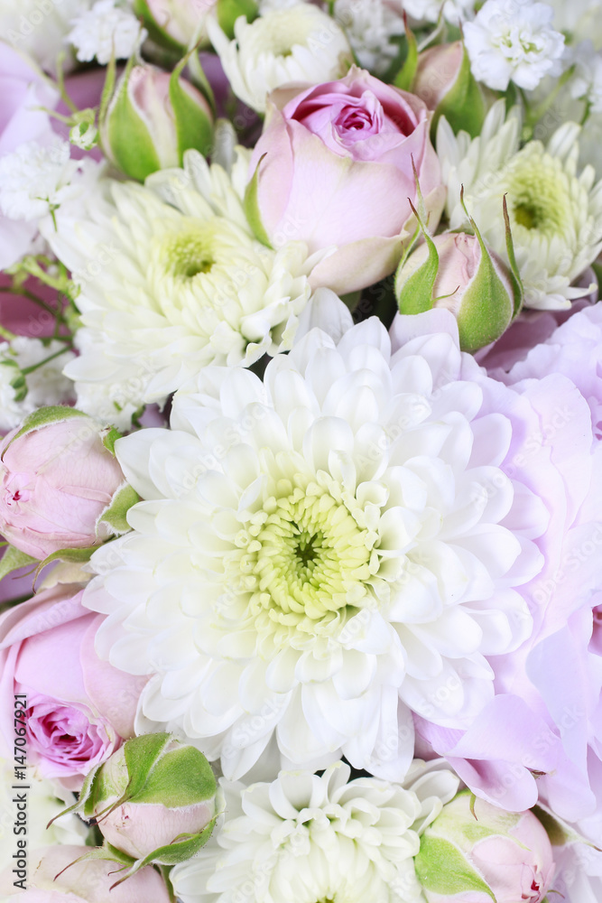 Obraz premium How to make wedding floral arrangement with peonies, roses,