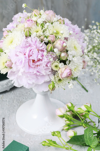 How to make wedding floral arrangement with peonies, roses,