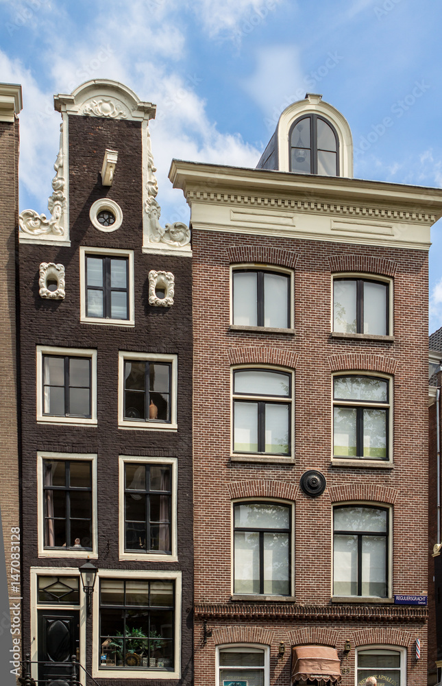 Fototapeta premium Traditional old buildings in Amsterdam