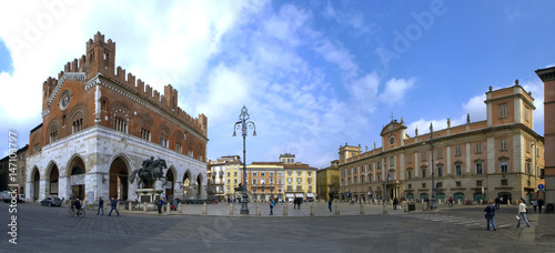 piacenza piazza cavalli con palazzo gotico e palazzo del governatore emilia romagna italia europa italy europe  photo