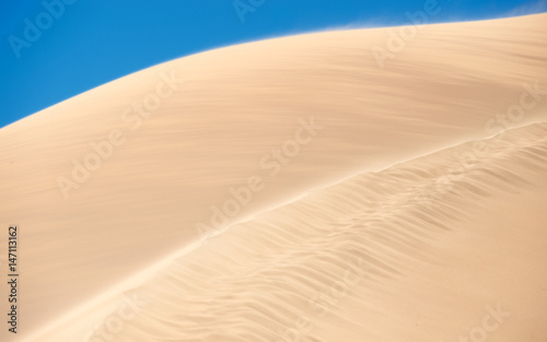 Wind and Sand dune © Jirawatfoto