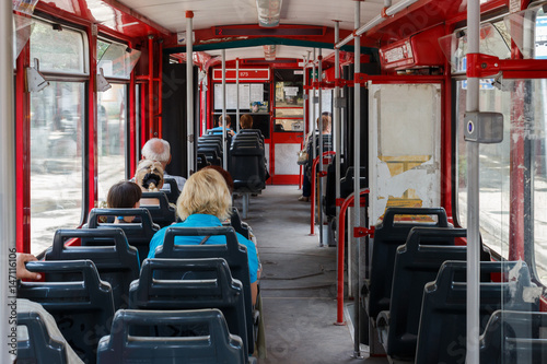 Общественный транспорт трамвай изнутри