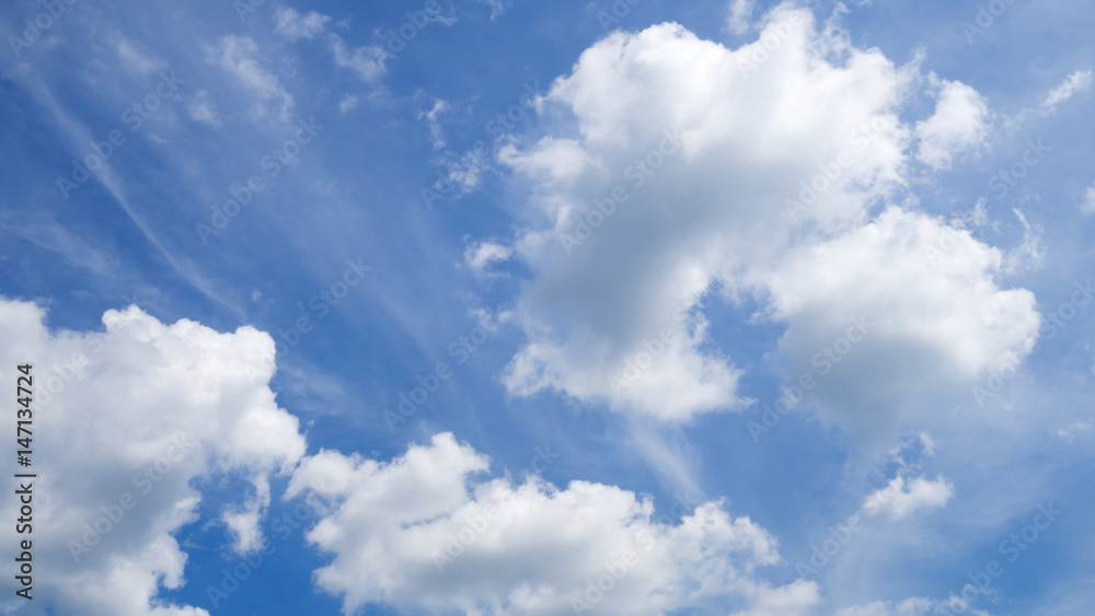 Obraz premium Blue sky and nice white cloud for background.