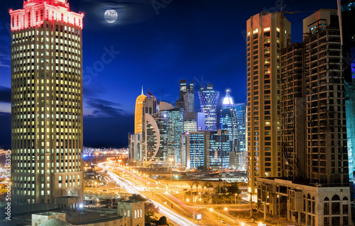 Doha West Bay und die City bei Nacht, Katar