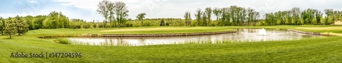 Озеро на поле для гольфа в Межигирье под Киевом.