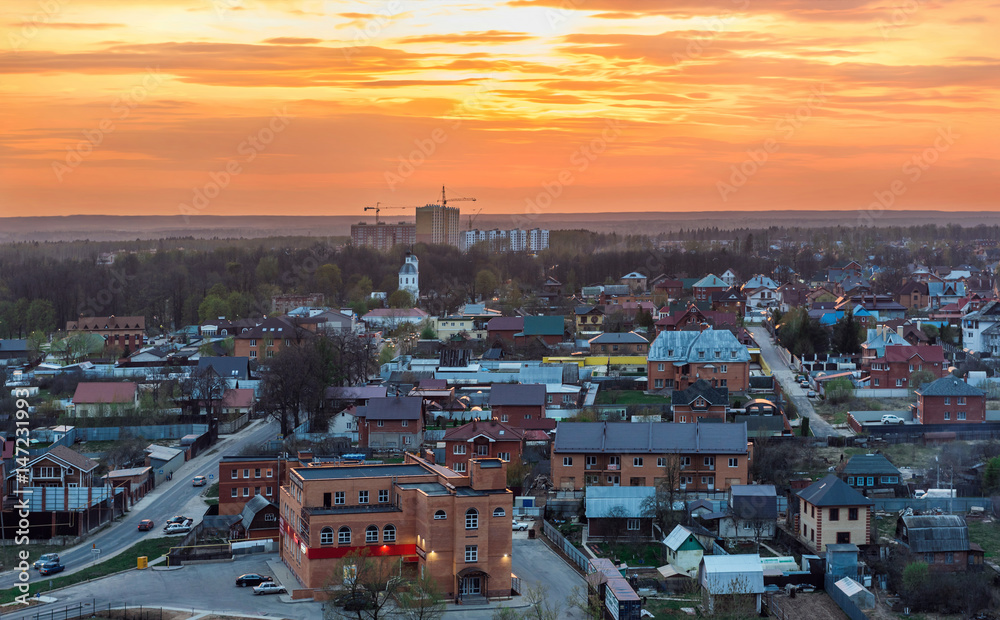 Obraz premium Sunset over a small town