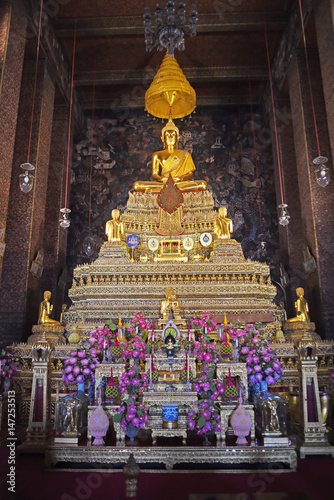 Wat Pho (the Temple of the Reclining Buddha) © emre