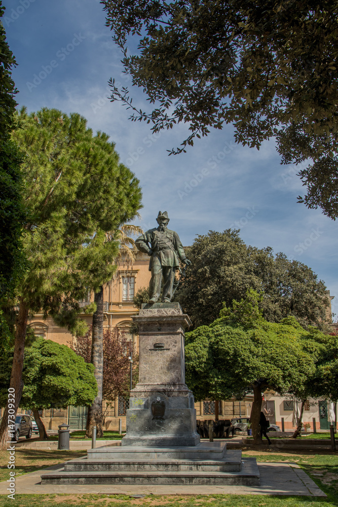 Statue für Viktor Emanuel II. in Park in Lecce, Apulien in Italien