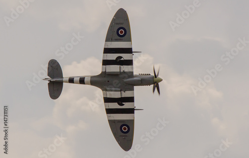 Spitfire dal basso