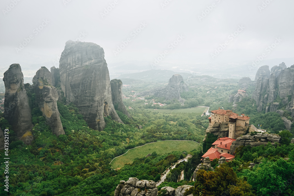 Obraz premium Fog landscape of Meteora Rocks , Greece