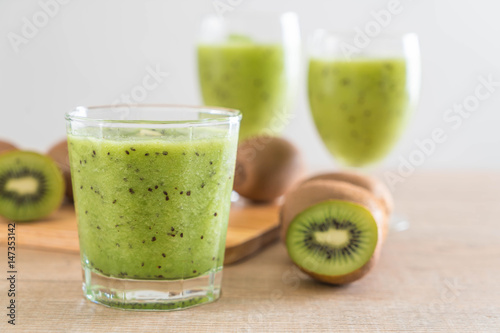 Healthy fresh kiwi smoothie in glass