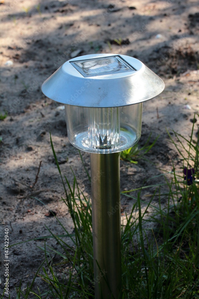 Solar garden lamp