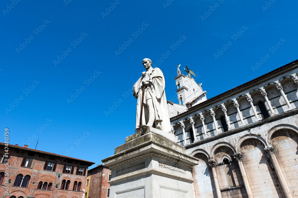 Church of San Michele in Foro and the statue of Francesco Burlamacchi. Lucca, Tuscany, Italy