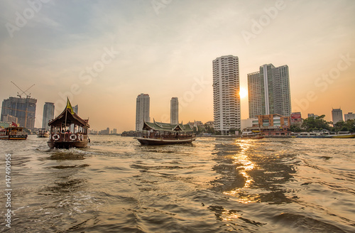 Canvas Print BANGKOK, THAILAND, MARCH 02, 2017 - Chao Praya River in Bangkok, buildings and b