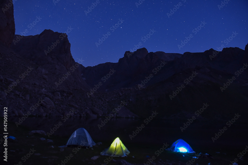 gece kampı,çadırlar ve yıldızlar gece kampı,çadırlar ve yıldızlar