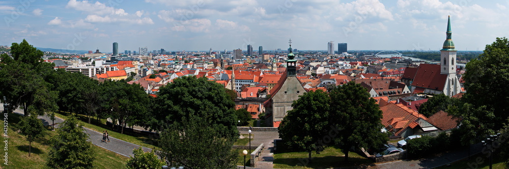 Blick aus der Burg auf die Altstadt von Bratislava
