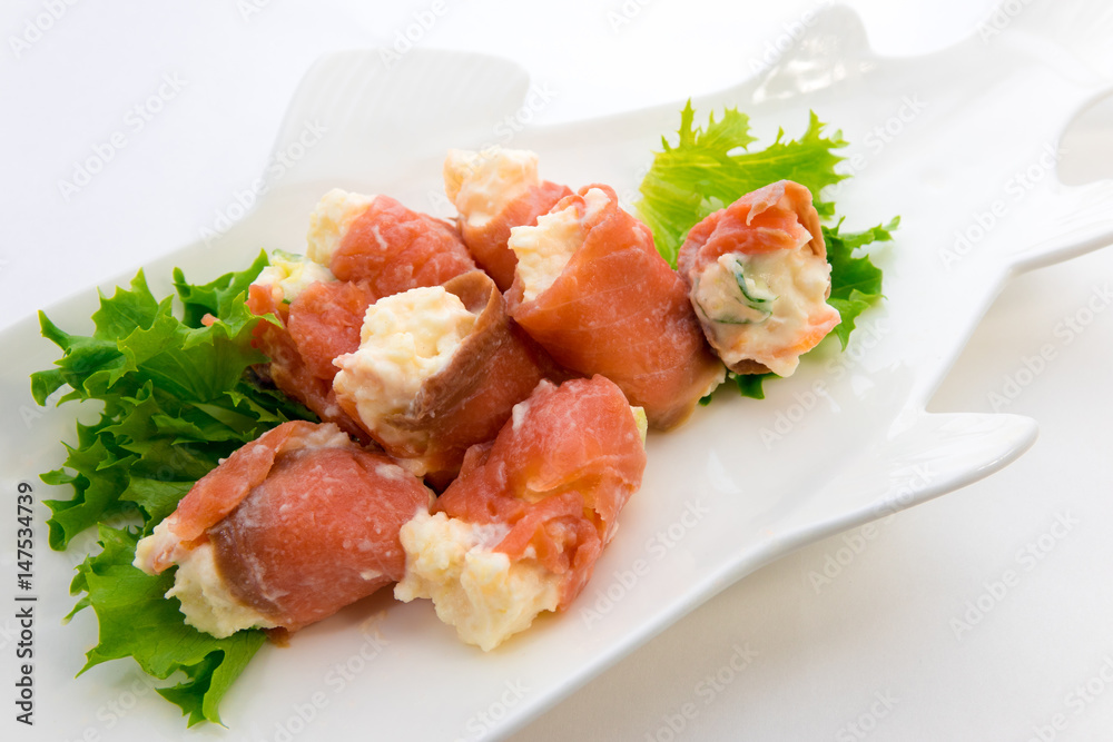 ポテトサラダのスモークサーモン巻き