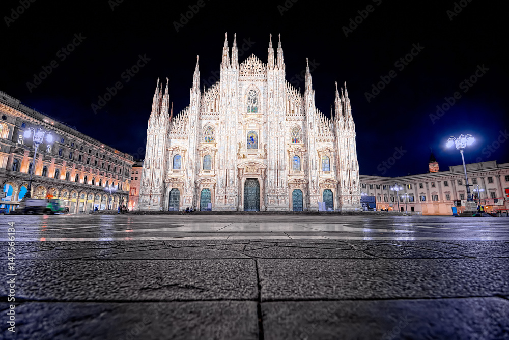Night of Piazza Duomo in Milan (super wide angle)