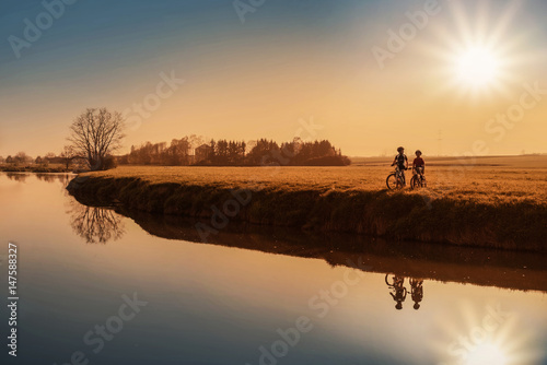 Fahrrad fahren am Fluss