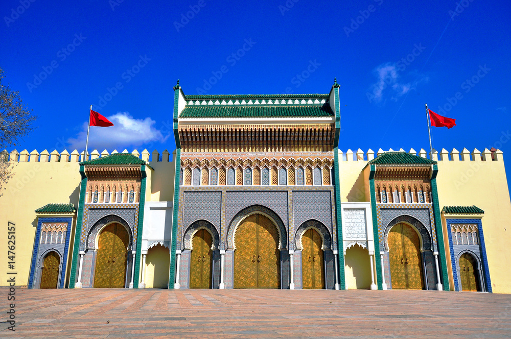 Naklejka premium Golden gates of Royal palace. Fes old town, Morocco