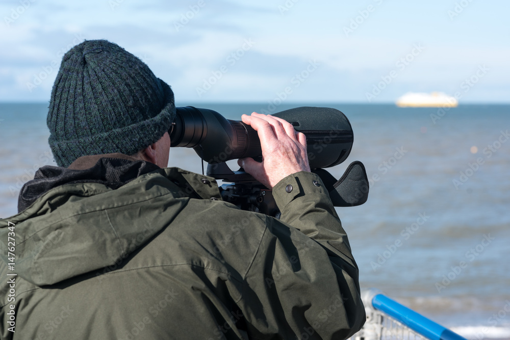 Regarder au loin foto de Stock Adobe Stock