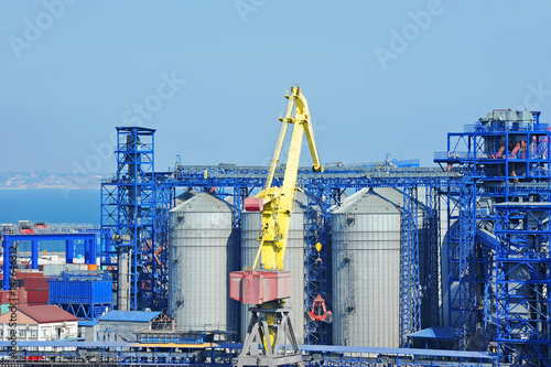 Cargo crane and grain dryer