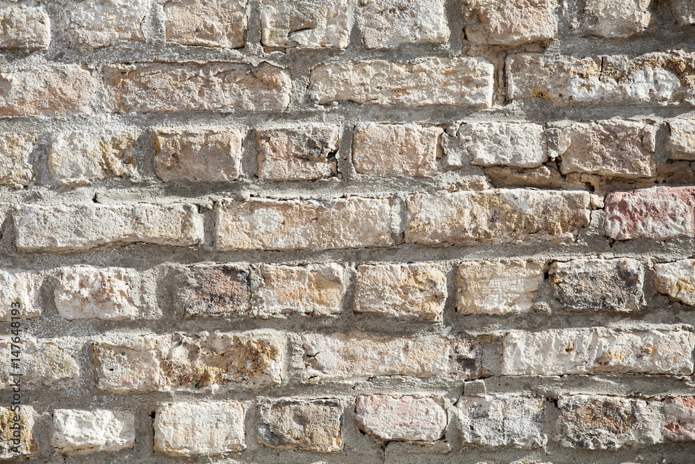 Naklejka premium Detailed white brick background. Wall of red damaged blocks. Dirty stone pattern