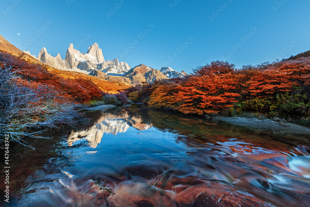Fitz Roy mountain near El Chalten, in the Southern Patagonia, on the border between Argentina and Chile. Autumn view from the trail. - obrazy, fototapety, plakaty 