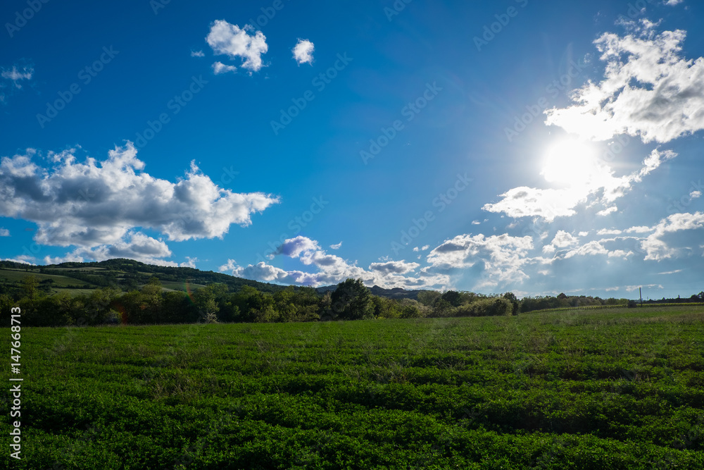 Cielo primaverile sulle colline