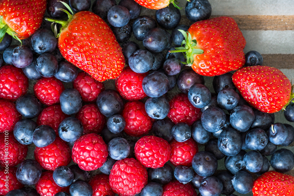 Obraz premium Variety of Fresh Berries such as Blueberries, Raspberries and Strawberries