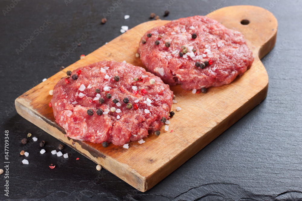 Obraz premium raw home-made beef burger cutlet