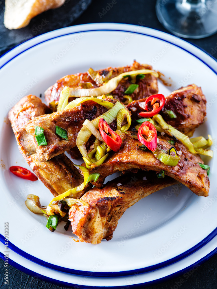 Roasted sliced barbecue pork ribs, seasoned with a spicy basting sauce and served with vegetables.