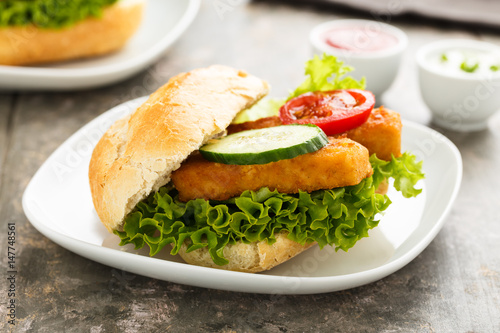 Tableau sur toile Fischfiletbrötchen - Fish filet sandwich