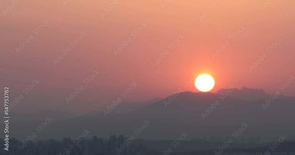 Time lapse of rising sun over mountain : 4K footage Time lapse of rising sun over mountain : 4K footage