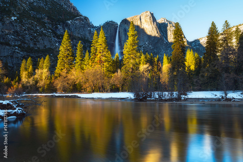 Fototapeta Naklejka Na Ścianę i Meble -  Upper Yosemite Falls