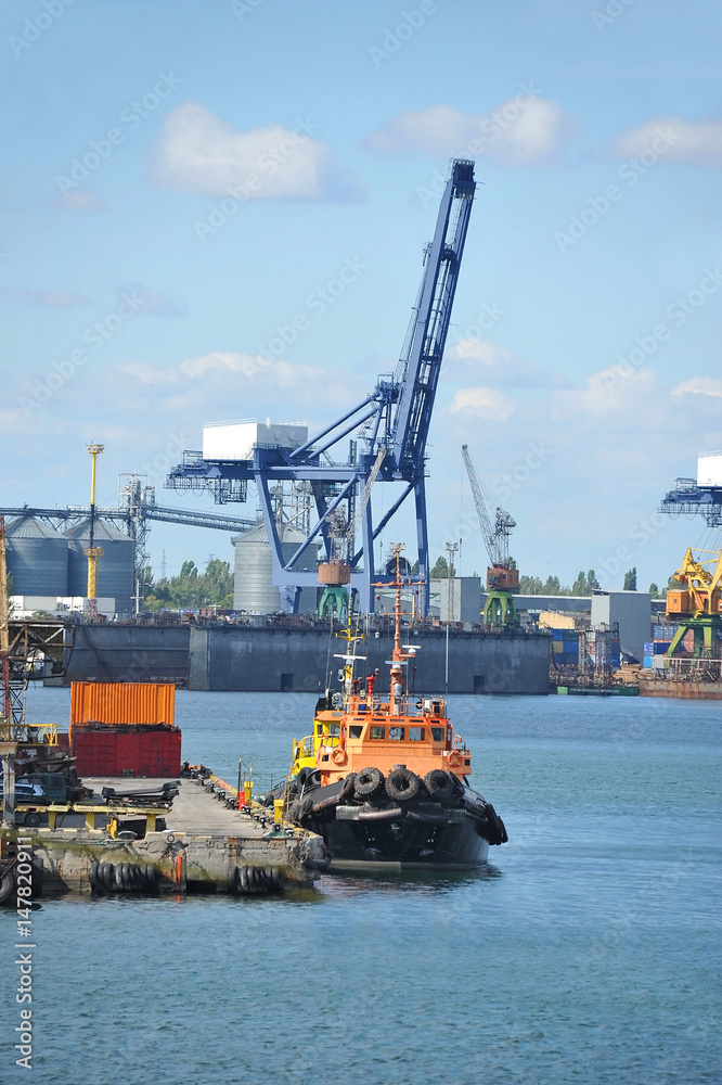 Naklejka premium Tugboat and port cargo crane