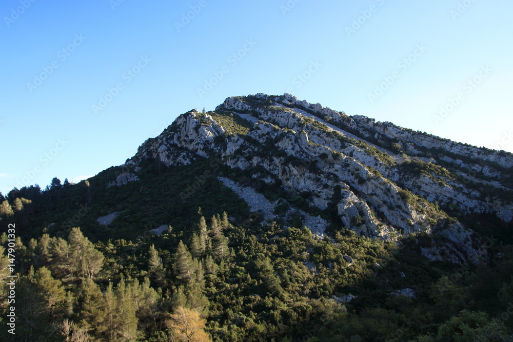 Strate calcaire du mésozoique dans les Corbières, Aude en Occitanie, France