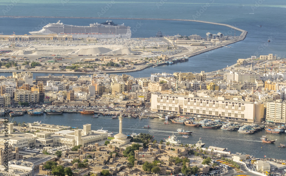 Fototapeta premium DUBAI - NOVEMBER 2016: Aerial city view from helicopter. Dubai is a fast advancing metropolis