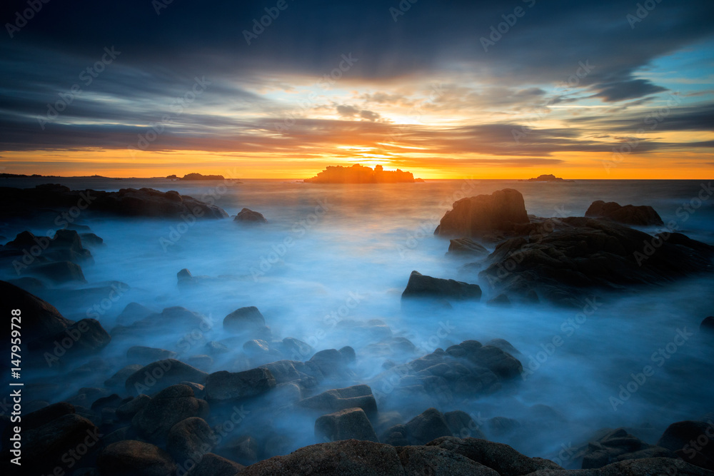 Naklejka premium Sunset at Cobo